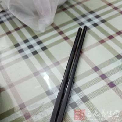 很多人重金属中毒就是由于筷子上的油漆