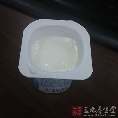 一杯酸奶含有450毫克的钙