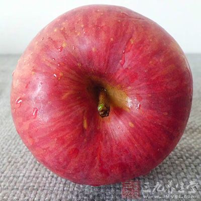 所以吃苹果对缺铁性贫血有较好的防治作用