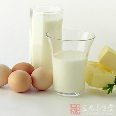 牛奶中的钙可以增强人体骨骼牙齿等的强度
