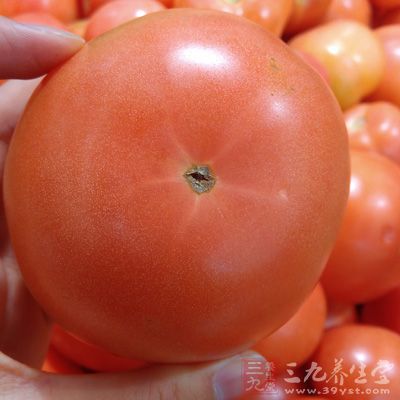 西红柿中所含的维生素C具有抗氧化、抗癌的作用
