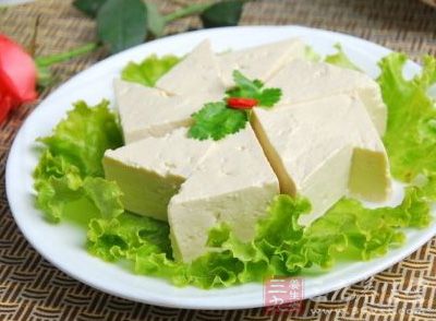 夏季豆腐有很多种类，做法也有很多