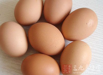 　当蛋生出来的时候，这层膜便吸附在蛋壳的表面，使蛋的外观无光泽，