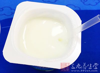 脱脂牛奶可为人体提供钙以及维他命D，使血压明显下降