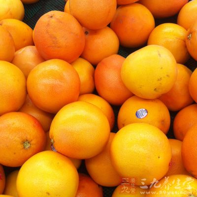 痛风患者应少吃果糖较高的水果，如橙子