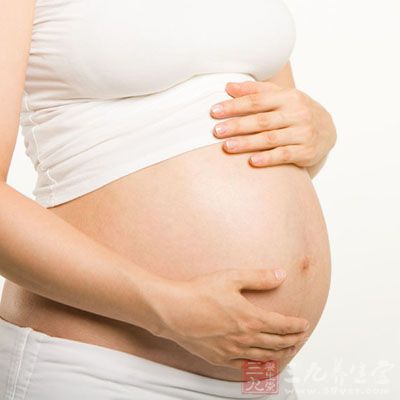 妈妈或准妈妈们可以口服丹参片治疗，低脂清淡饮食，多运动，调理好再怀孕为宜的