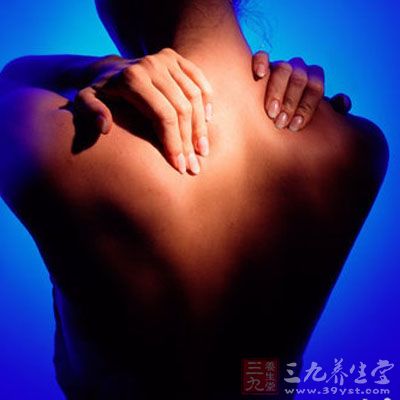 后背疼痛的原因可能也会是局部的发炎或者脊椎间感染