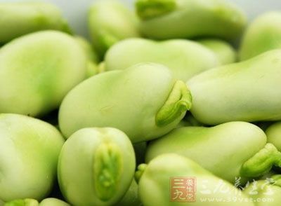 蚕豆含有致敏物质，过敏体质的人吃了会产生不同程度的过敏