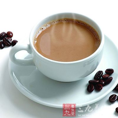 避免饮用含有咖啡因的咖啡、茶