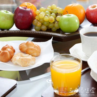 经常不吃早餐的人，容易导致胆汁在胆囊内浓缩