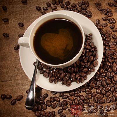 咖啡因不能让你很快镇定下来，还会让血压和心率升高