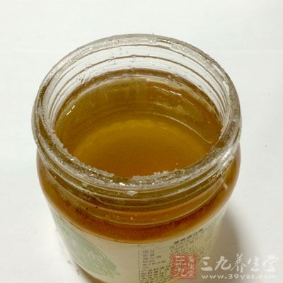 鲜鱼腥草100～200g，蜂蜜适量