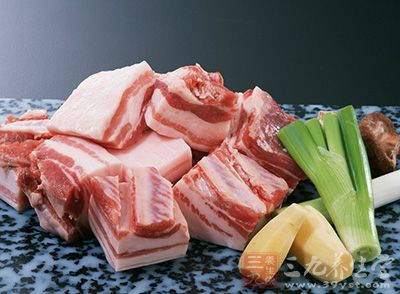 高脂肪、高胆固醇食品(牛、猪的五花肉、排骨肉、无鳞鱼)