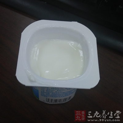 牛奶面膜：维生素E + 新鲜牛奶