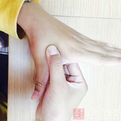 平时多活动手指可以预防手部肿块