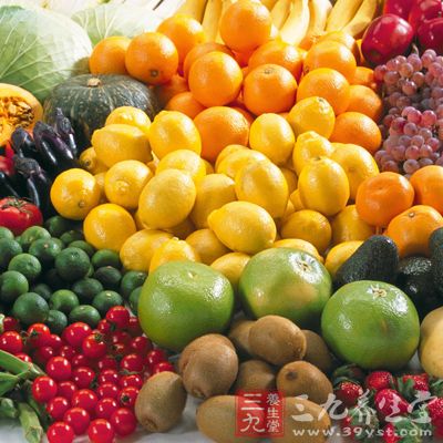 姜、大葱、大蒜、胡萝卜、绿叶蔬菜、食醋、柠檬、菠菜等有预防感冒的作用
