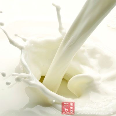 体蛋白质，以酸奶为佳，因酸奶可调