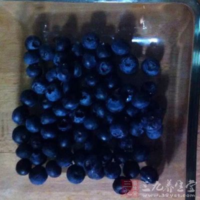 蓝莓含有丰富的维生素等营养成分