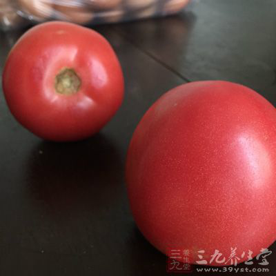 西红柿买回来后洗净，表面晾干