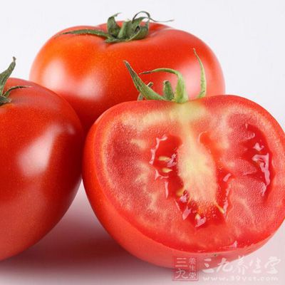 番茄中含有的番茄红素能促进一些具有防癌、抗癌作用的细胞素的分泌，激活淋巴细胞对癌细胞的溶解作用