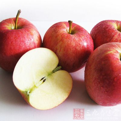 苹果有助于减轻疲劳，并且有驱寒作用