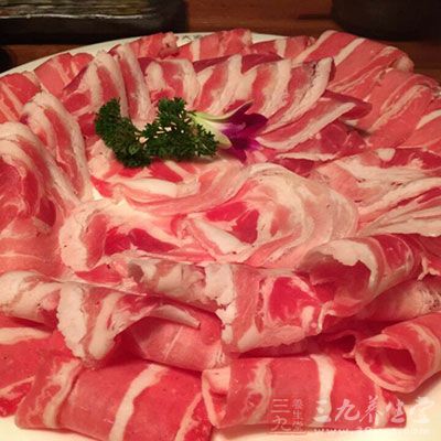 羊肉、狗肉、雄鸡、野鸭、鲤鱼等”发物均不宜多食用