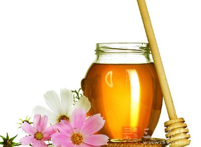 每天喝一勺蜂蜜就可以远离鼻炎、气喘、瘙痒、咳嗽