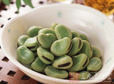 巢菜碱苷多半存在于生蚕豆中