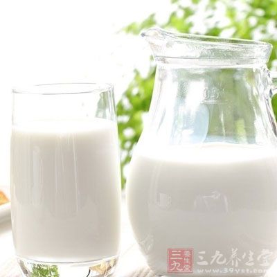 牛奶比普通食物更能促进胃酸分泌