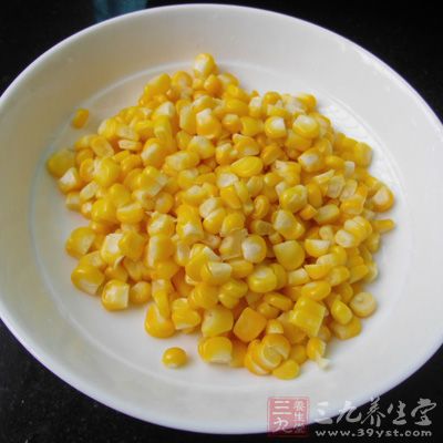 新鲜玉米粒一斤。加水适量煎煮