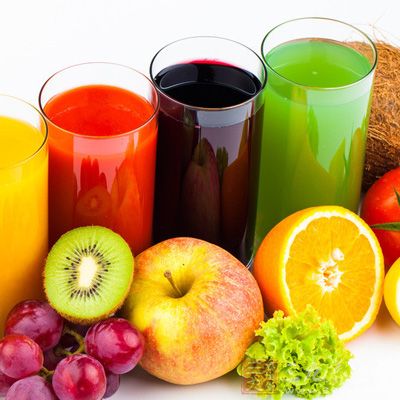 果汁或蔬菜汁都具有分解和清除体内垃圾的功效