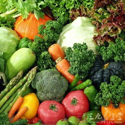 蔬菜不像水果含糖量很高，一般蔬菜都适合高血压患者食用