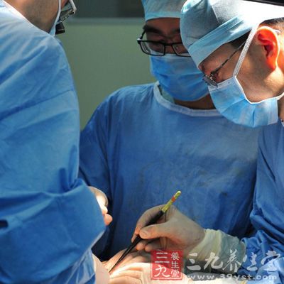 第二期手术为尿道重建术，主要按重建尿道的材料来源分为埋藏皮条重建尿道法