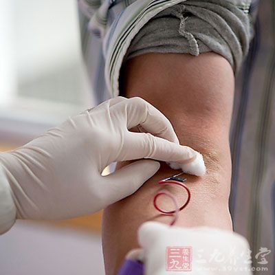 在进行捐血或者有关血液抽取检查时，一定要注意注射器具的卫生情况