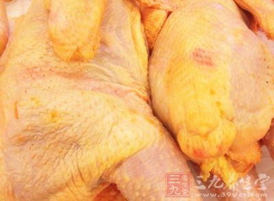 野鸡肉质细嫩鲜美，野味浓，蛋白质含量是普通鸡肉、猪肉的2倍