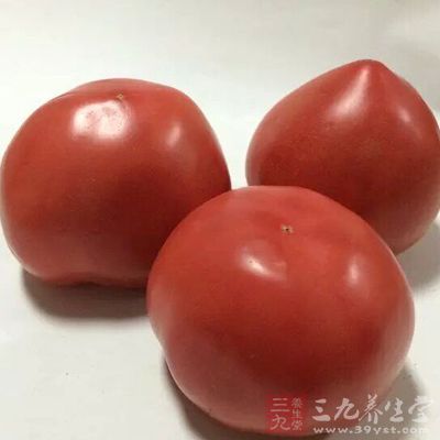 西红柿中含有丰富的维生素C