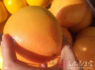 橙子含丰富的维生素C、钙、磷、钾、胡萝卜素、柠檬酸等