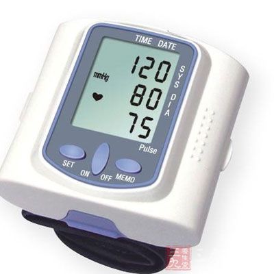 电子血压计可分为上臂式、手腕式、手指式三种