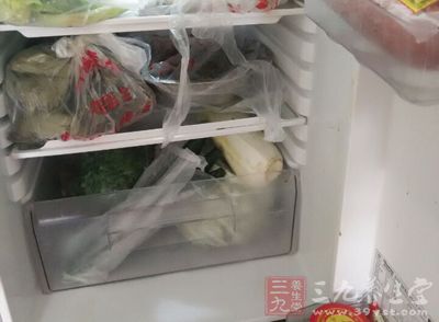所以一定要经常保持冰箱的充足状态