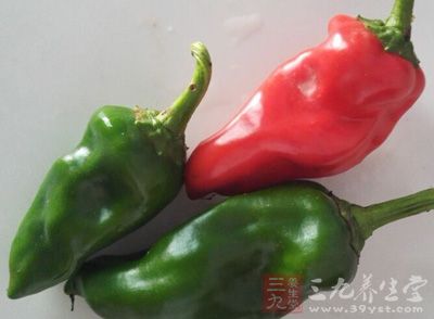 辣椒或者大蒜这一类辛辣的食物，吃完后会引起胃部灼热