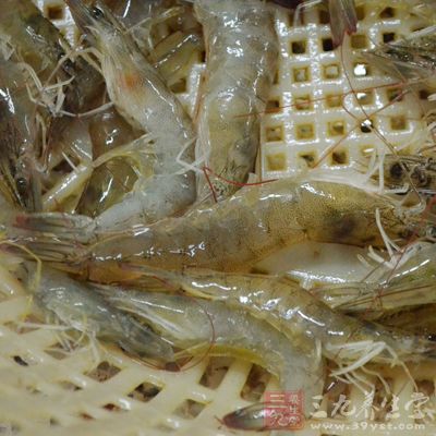 生食虾蟹和容易导致病菌入侵身体