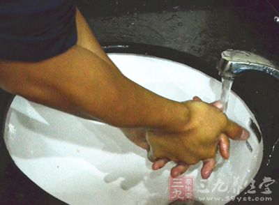 经常使用冷水洗手，或者经常性接触冷水