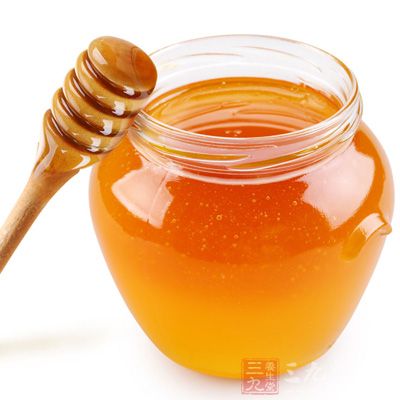 吃蜂蜜不仅无损牙齿，而且对口腔还有杀菌消毒的作用