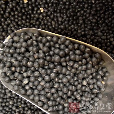 黑豆中含有一种结构非常复杂的碳水化合物