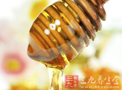 用凉性的蜂蜜(蜂蜜分凉性和热性)调制，每天早晨空腹两勺。一定要坚持