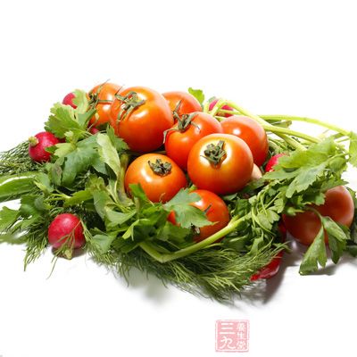 全年都吃各种不同的蔬菜和水果，每天量应在400-800g