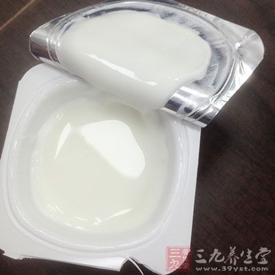 酸奶除了能够消除疲劳，发酵后的酸奶吸收起来会更容易，还有利于清洁肠胃