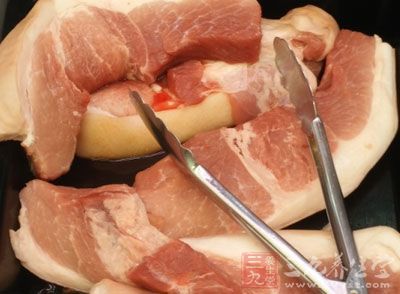 动物肝中维生素A的含量远远超过奶、蛋、肉、鱼等食品