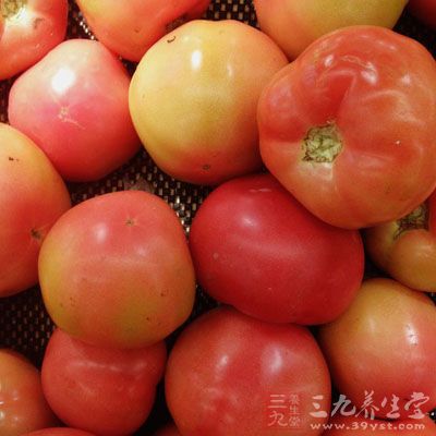 西红柿放在冰箱里很容易出现裂纹