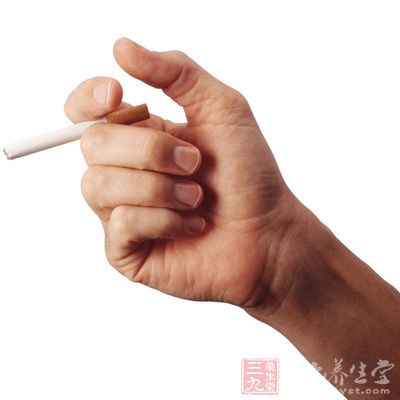 经常吸烟的人血管也会变得狭窄
